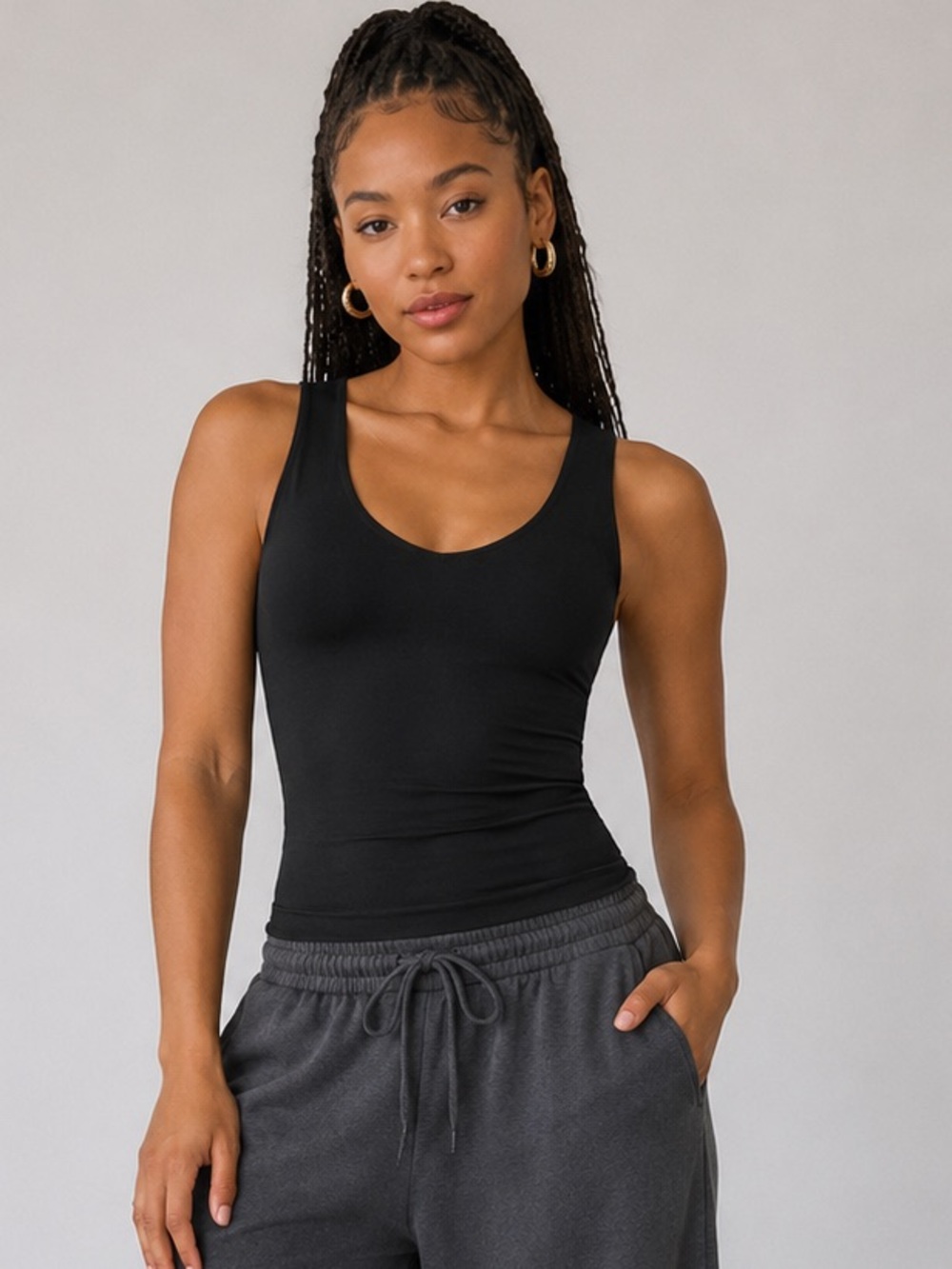 📦 44. Women’s Black Scoop Neck Built-In Bra Tank Top V2